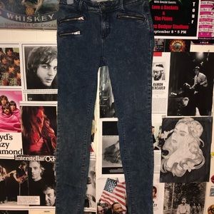 Skinny dark blue jeans